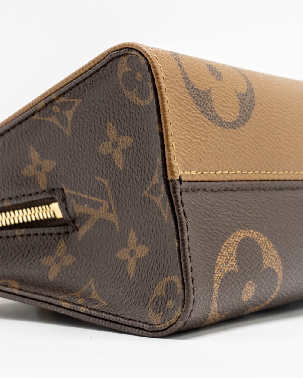 AAA Replica Louis Vuitton LV ONTHEGO EAST WEST MONOGRAM REVERSE GHW