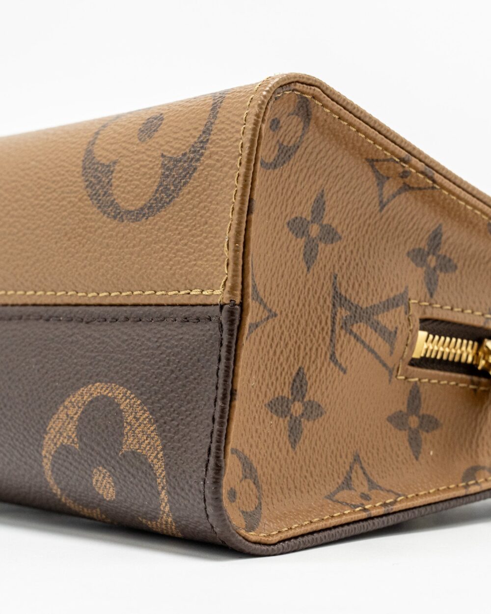 AAA Replica Louis Vuitton LV ONTHEGO EAST WEST MONOGRAM REVERSE GHW