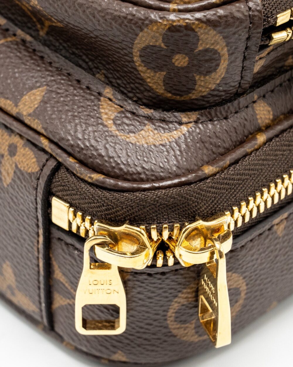 AAA Replica Louis Vuitton LV UTILITY CROSSBODY BAG MONOGRAM CANVAS GHW