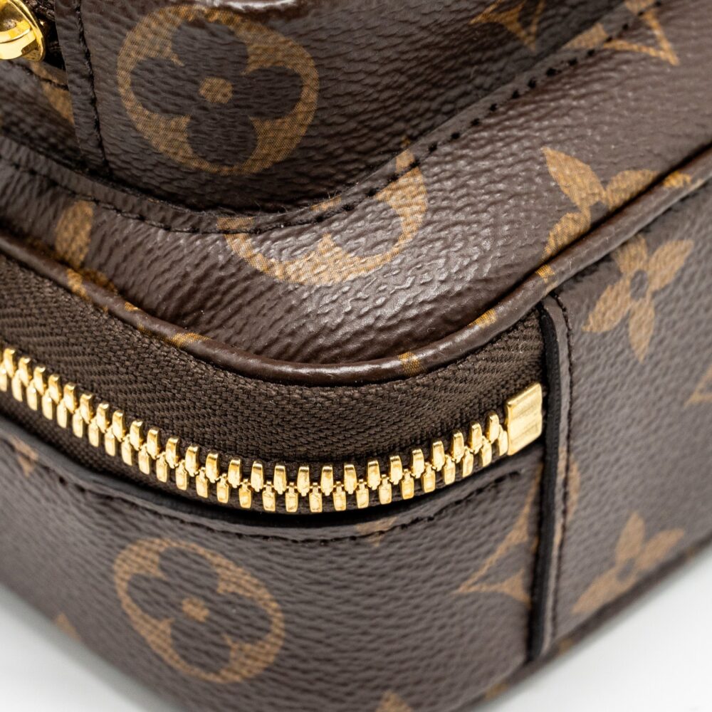 AAA Replica Louis Vuitton LV UTILITY CROSSBODY BAG MONOGRAM CANVAS GHW