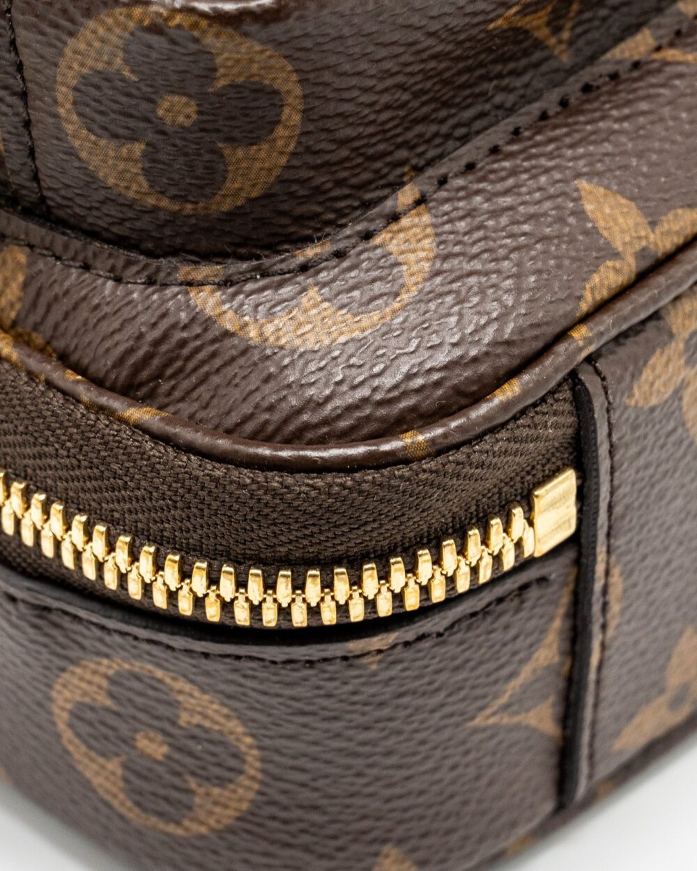 AAA Replica Louis Vuitton LV UTILITY CROSSBODY BAG MONOGRAM CANVAS GHW