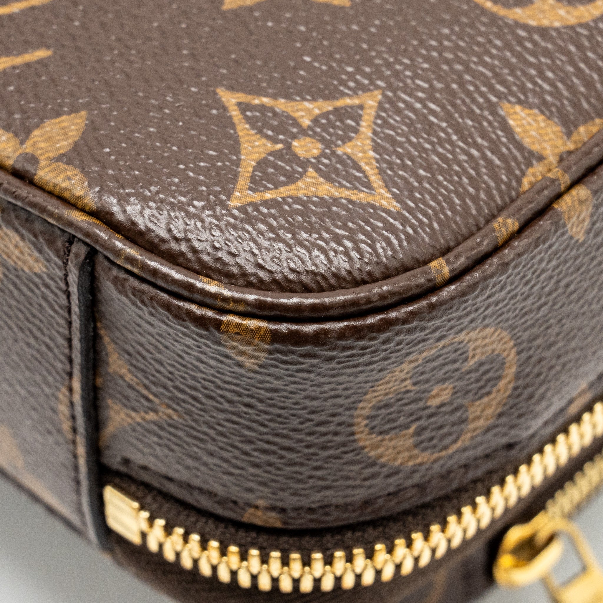 AAA Replica Louis Vuitton LV UTILITY CROSSBODY BAG MONOGRAM CANVAS GHW