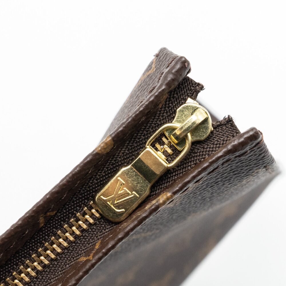 AAA Replica Louis Vuitton LV TOILETRY POCHETTE 26 MONOGRAM CANVAS GHW