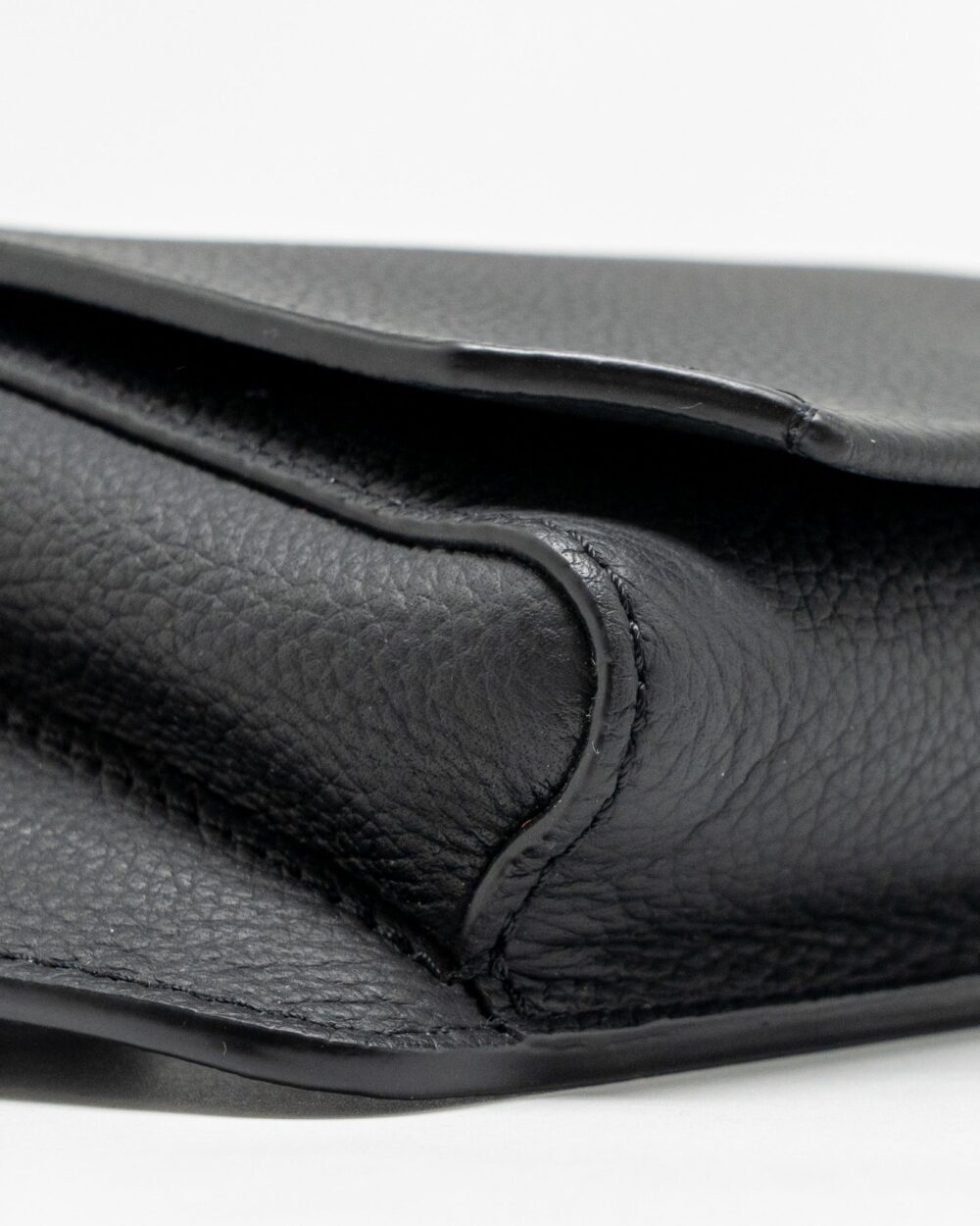 AAA Replica Louis Vuitton LV AEROGRAM TAKEOFF SLING BLACK GRAINED CALFSKIN BLACK HARDWARE