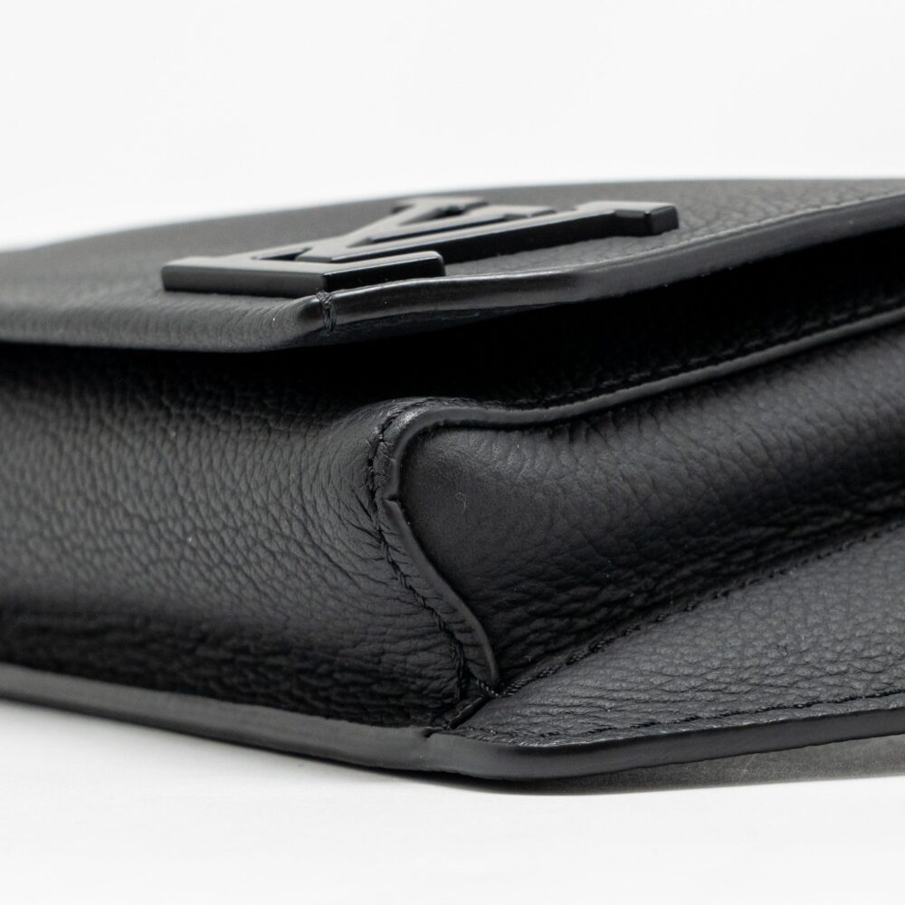 AAA Replica Louis Vuitton LV AEROGRAM TAKEOFF SLING BLACK GRAINED CALFSKIN BLACK HARDWARE