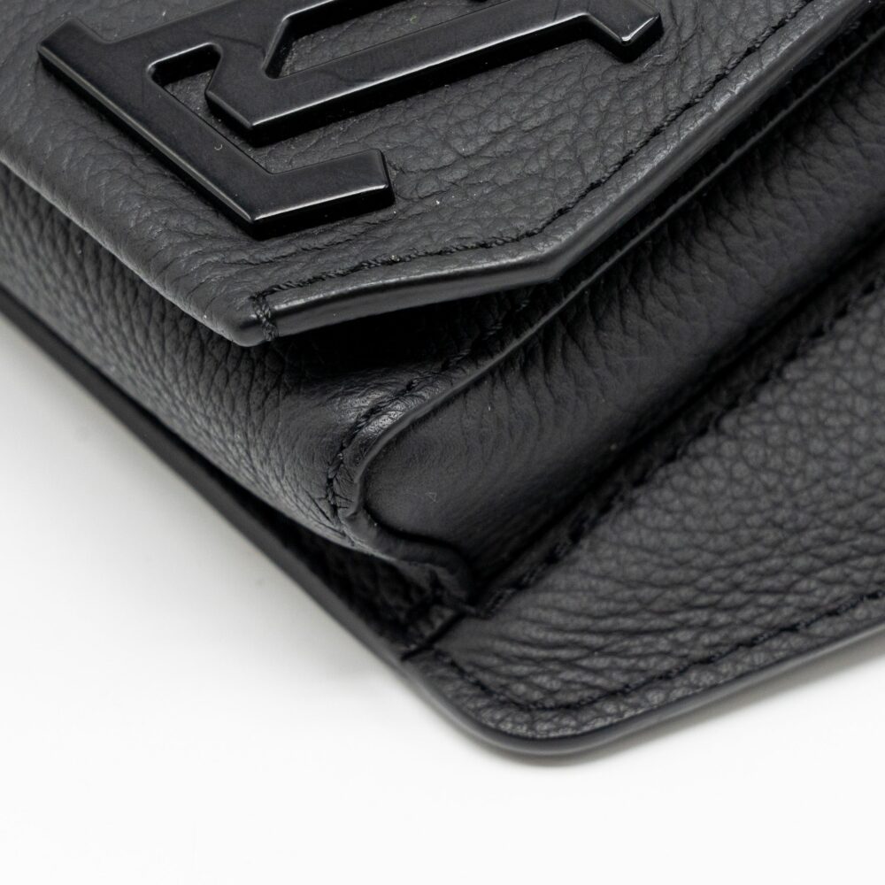 AAA Replica Louis Vuitton LV AEROGRAM TAKEOFF SLING BLACK GRAINED CALFSKIN BLACK HARDWARE