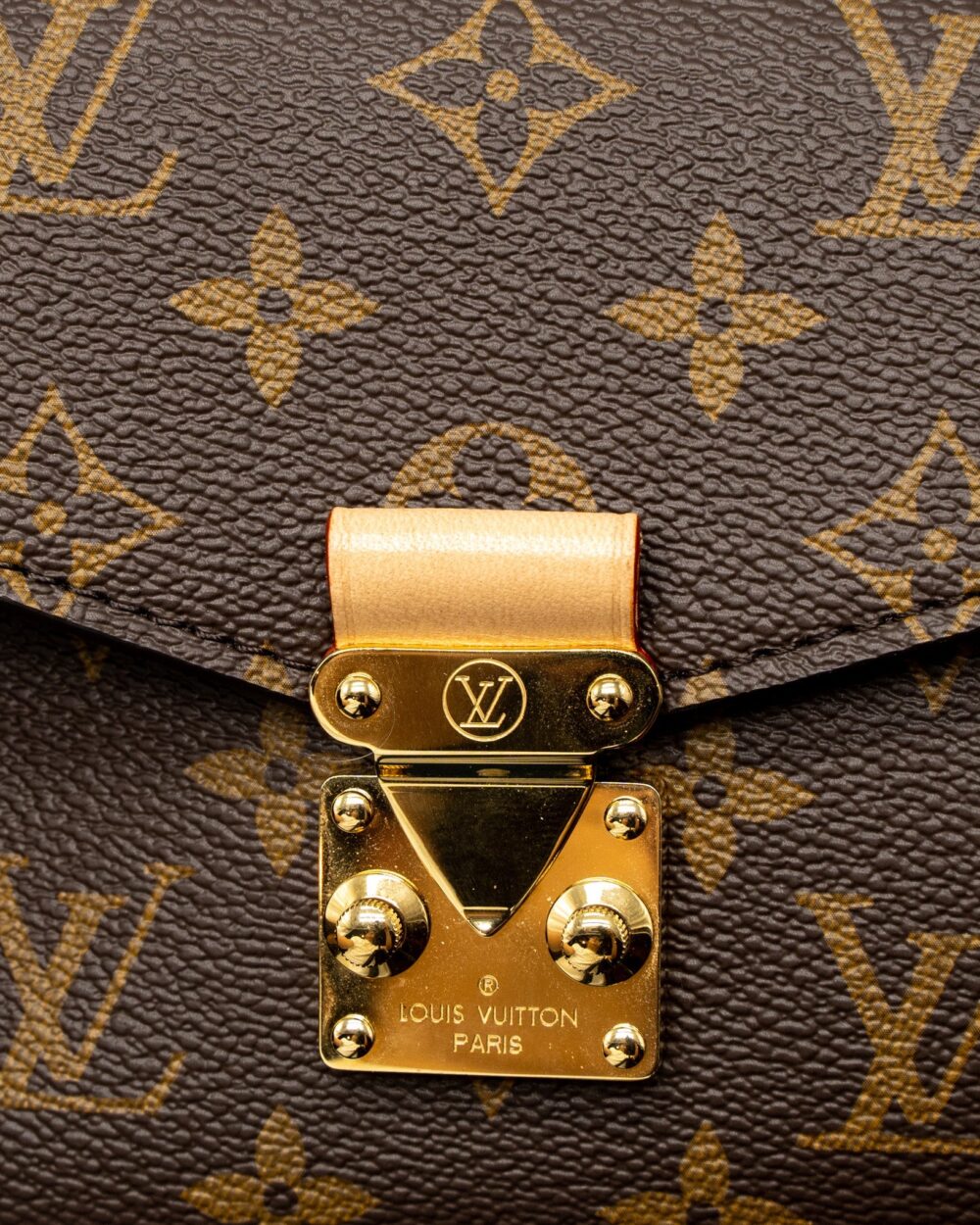 AAA Replica Louis Vuitton LV POCHETTE MÉTIS EAST WEST MONOGRAM CANVAS GHW (NEW VERSION)