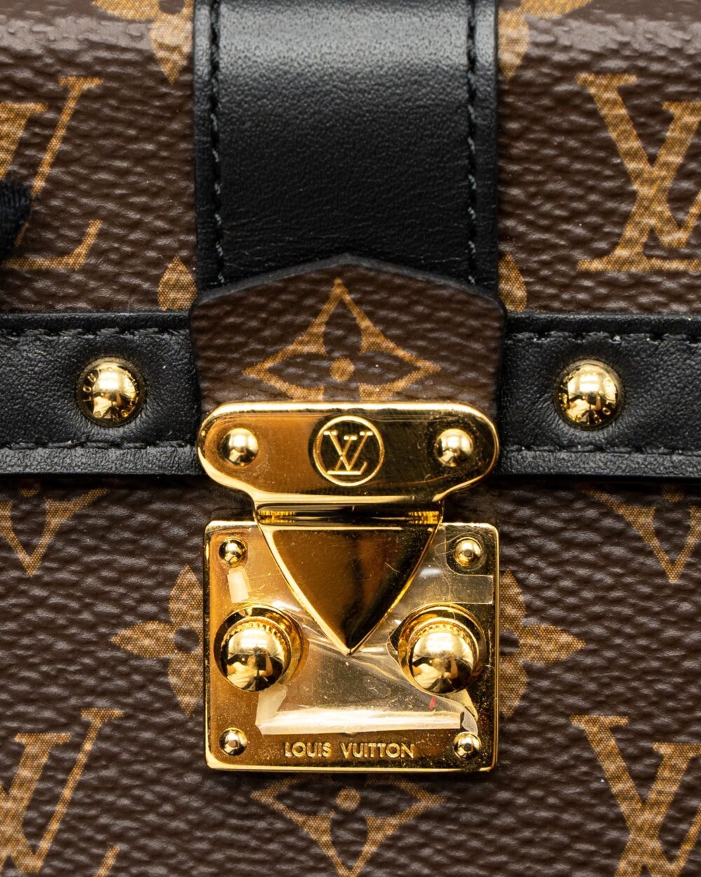 AAA Replica Louis Vuitton LV PETITE MALLE NECKLACE/MINI CHAIN BAG MONOGRAM CANVAS GHW