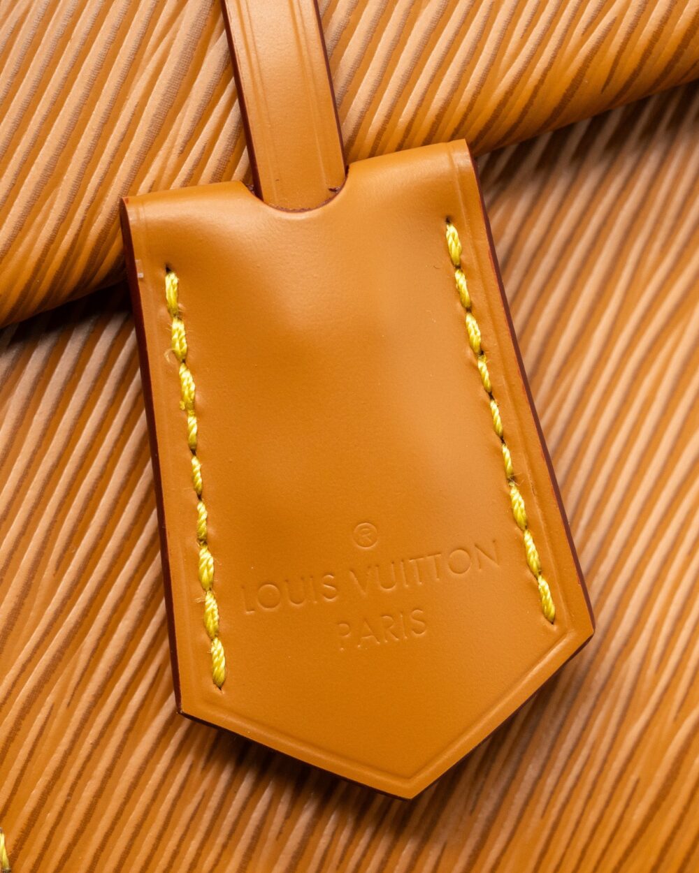 AAA Replica Louis Vuitton LV CLUNY MINI EPI GOLD MIEL SHW