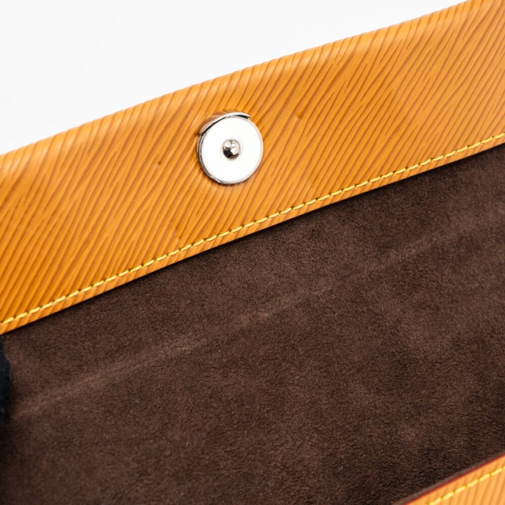 AAA Replica Louis Vuitton LV CLUNY MINI EPI GOLD MIEL SHW