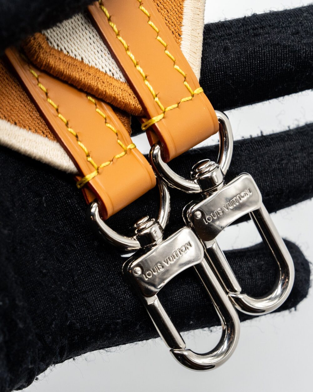 AAA Replica Louis Vuitton LV CLUNY MINI EPI GOLD MIEL SHW