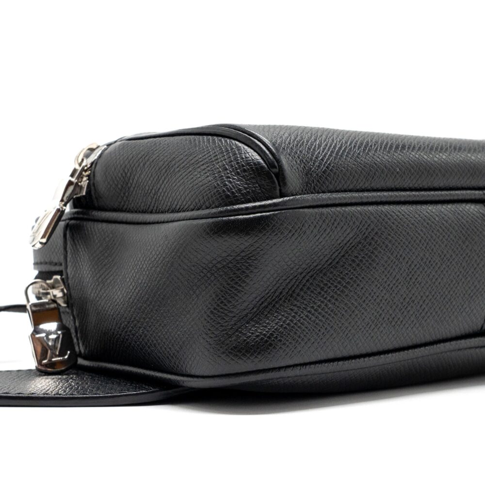 AAA Replica Louis Vuitton LV TAIGA BUM BAG OUTDOOR LEATHER BLACK SHW