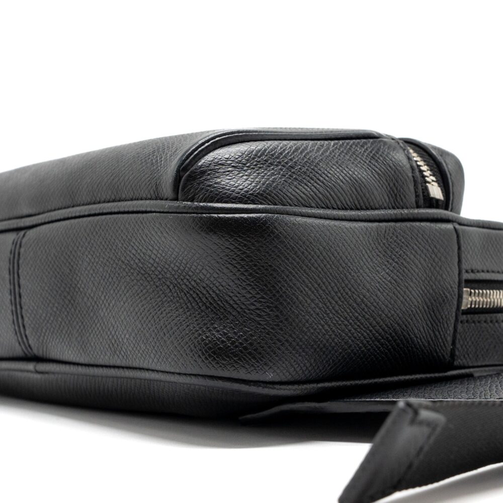 AAA Replica Louis Vuitton LV TAIGA BUM BAG OUTDOOR LEATHER BLACK SHW