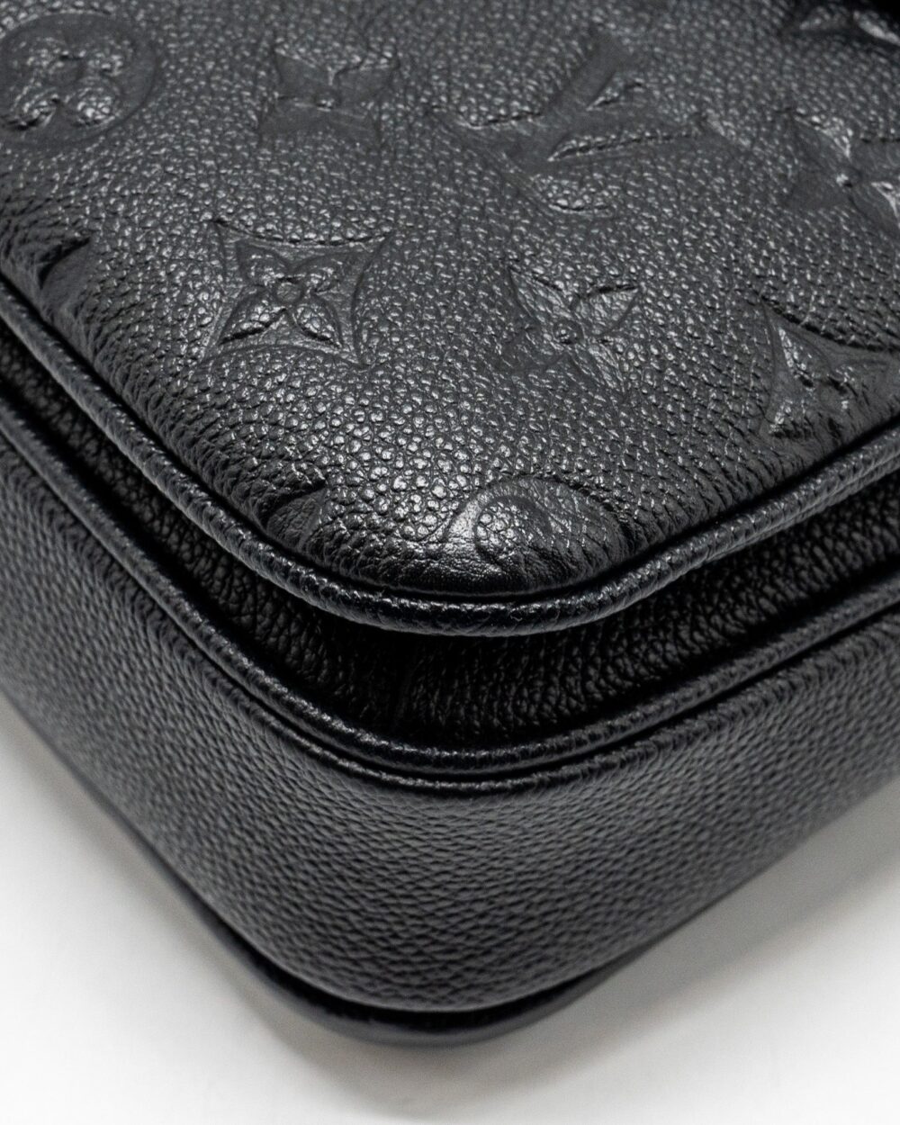 AAA Replica Louis Vuitton LV POCHETTE METIS MONOGRAM EMPREINTE BLACK GHW