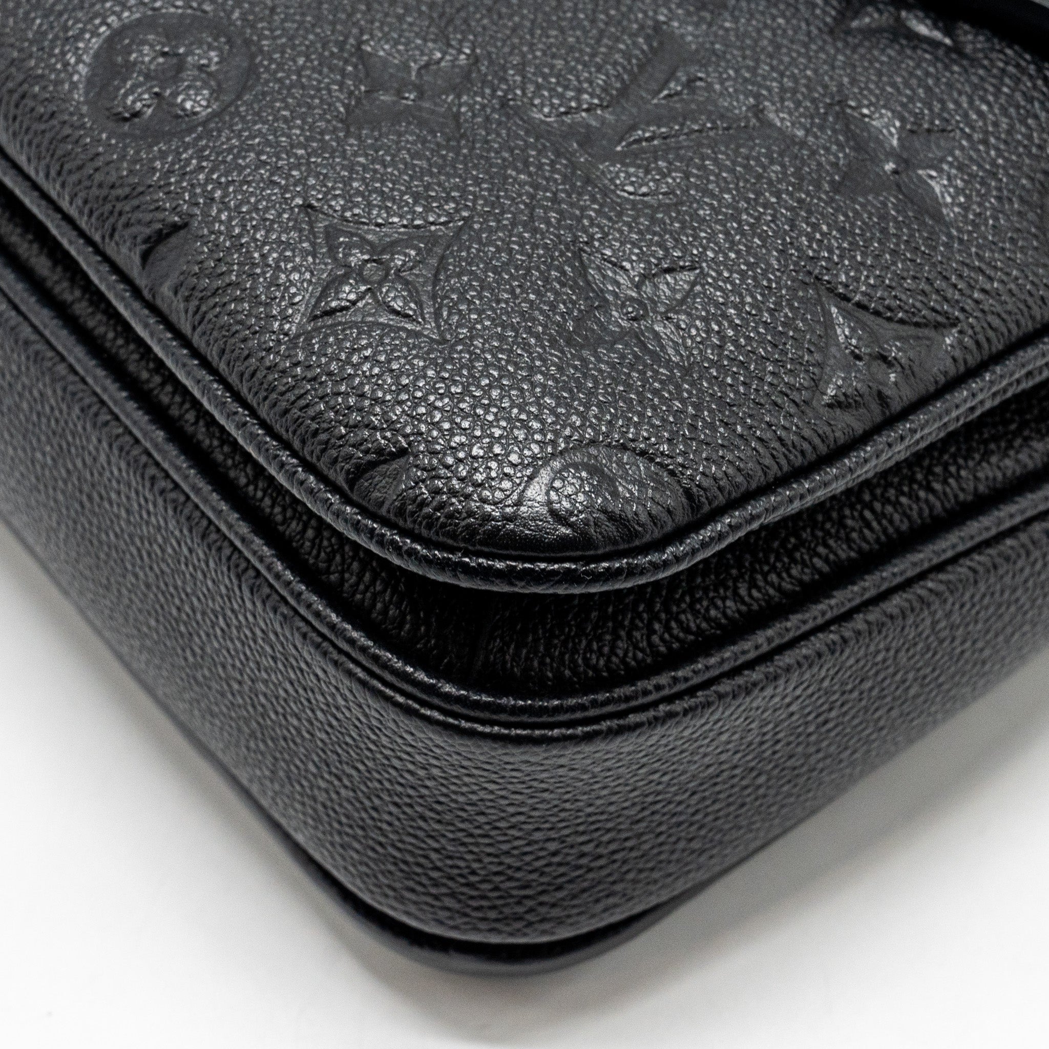 AAA Replica Louis Vuitton LV POCHETTE METIS MONOGRAM EMPREINTE BLACK GHW
