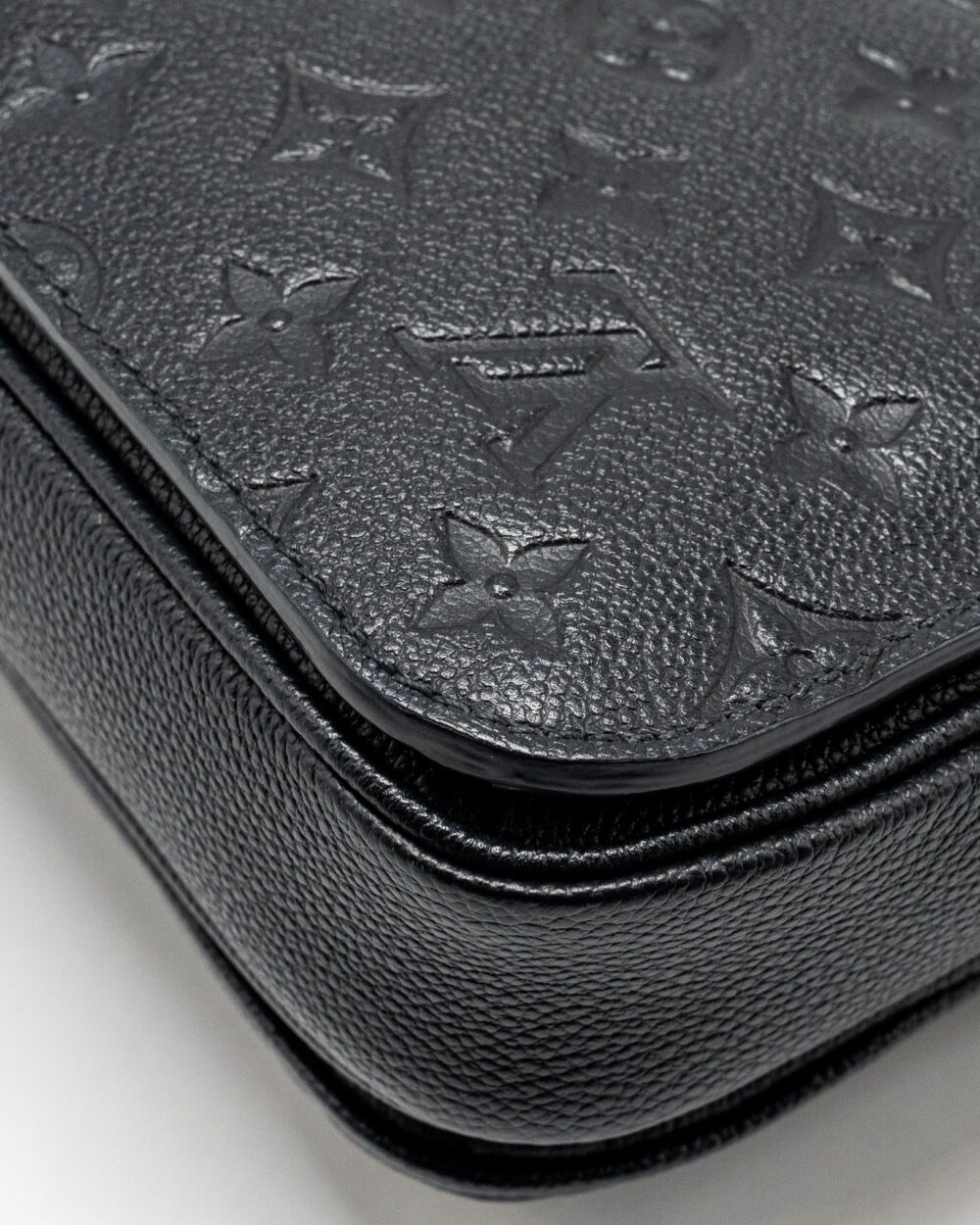 AAA Replica Louis Vuitton LV POCHETTE METIS MONOGRAM EMPREINTE BLACK GHW