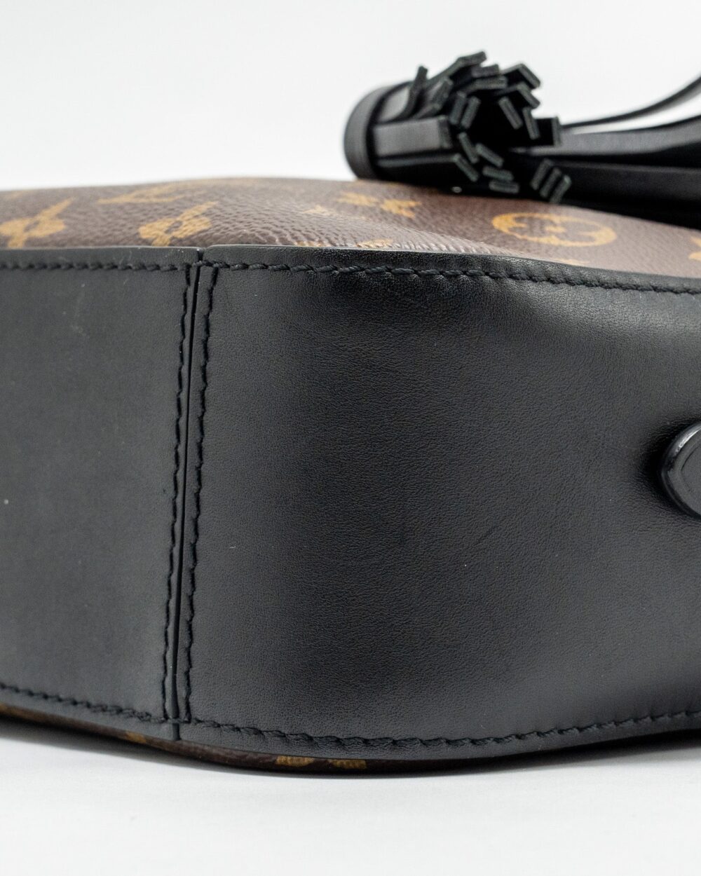 AAA Replica Louis Vuitton LV SAINTONGE CROSSBODY BAG MONOGRAM CANVAS GHW