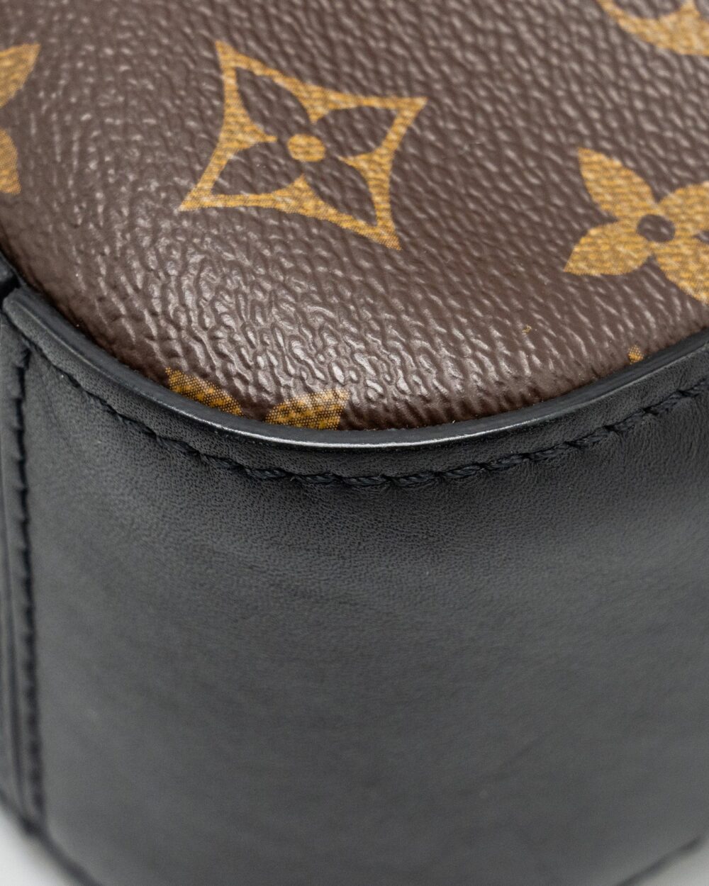 AAA Replica Louis Vuitton LV SAINTONGE CROSSBODY BAG MONOGRAM CANVAS GHW