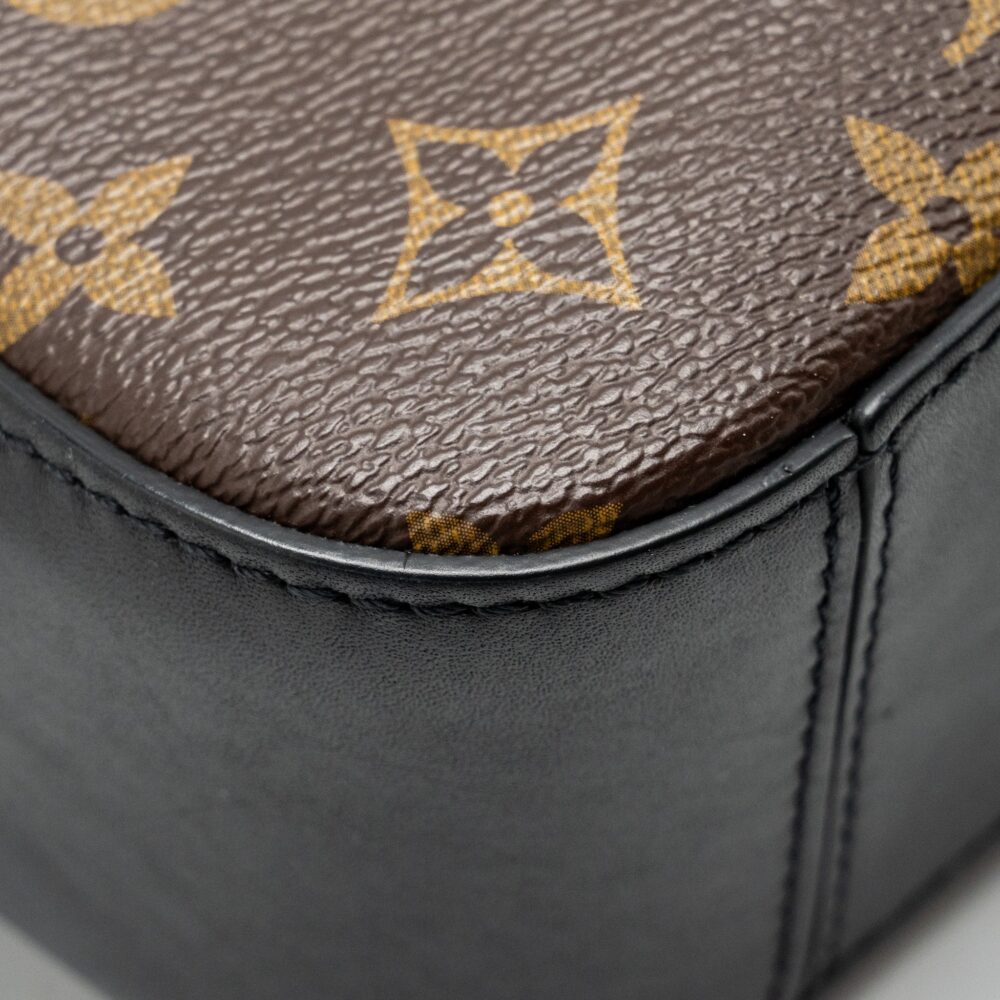 AAA Replica Louis Vuitton LV SAINTONGE CROSSBODY BAG MONOGRAM CANVAS GHW