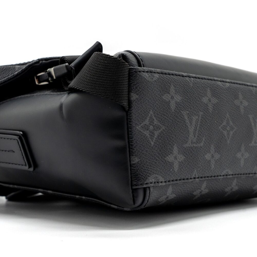 AAA Replica Louis Vuitton LV MESSENGER PM VOYOGER MONOGRAM ECLIPSE CANVAS BLACK SHW