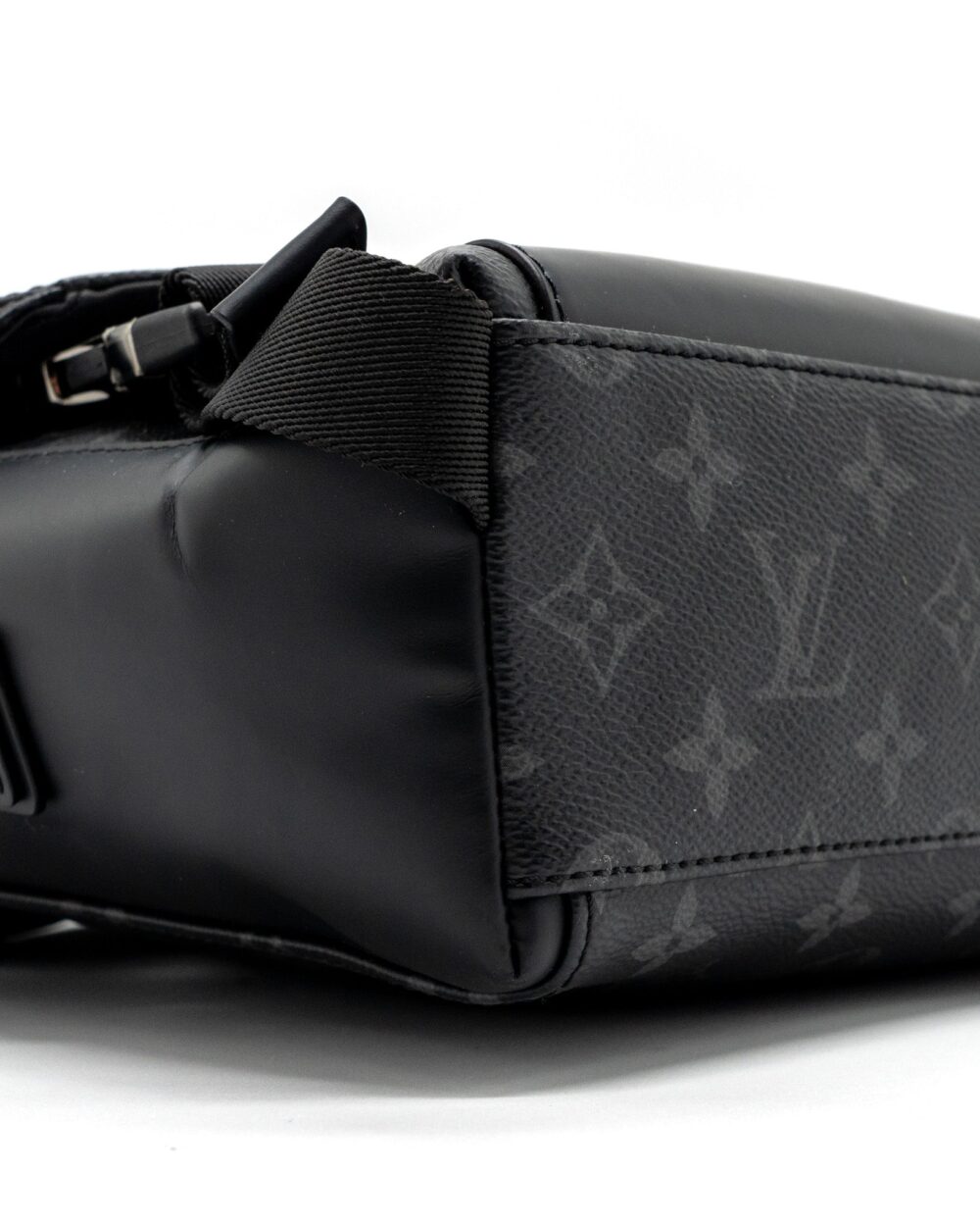 AAA Replica Louis Vuitton LV MESSENGER PM VOYOGER MONOGRAM ECLIPSE CANVAS BLACK SHW