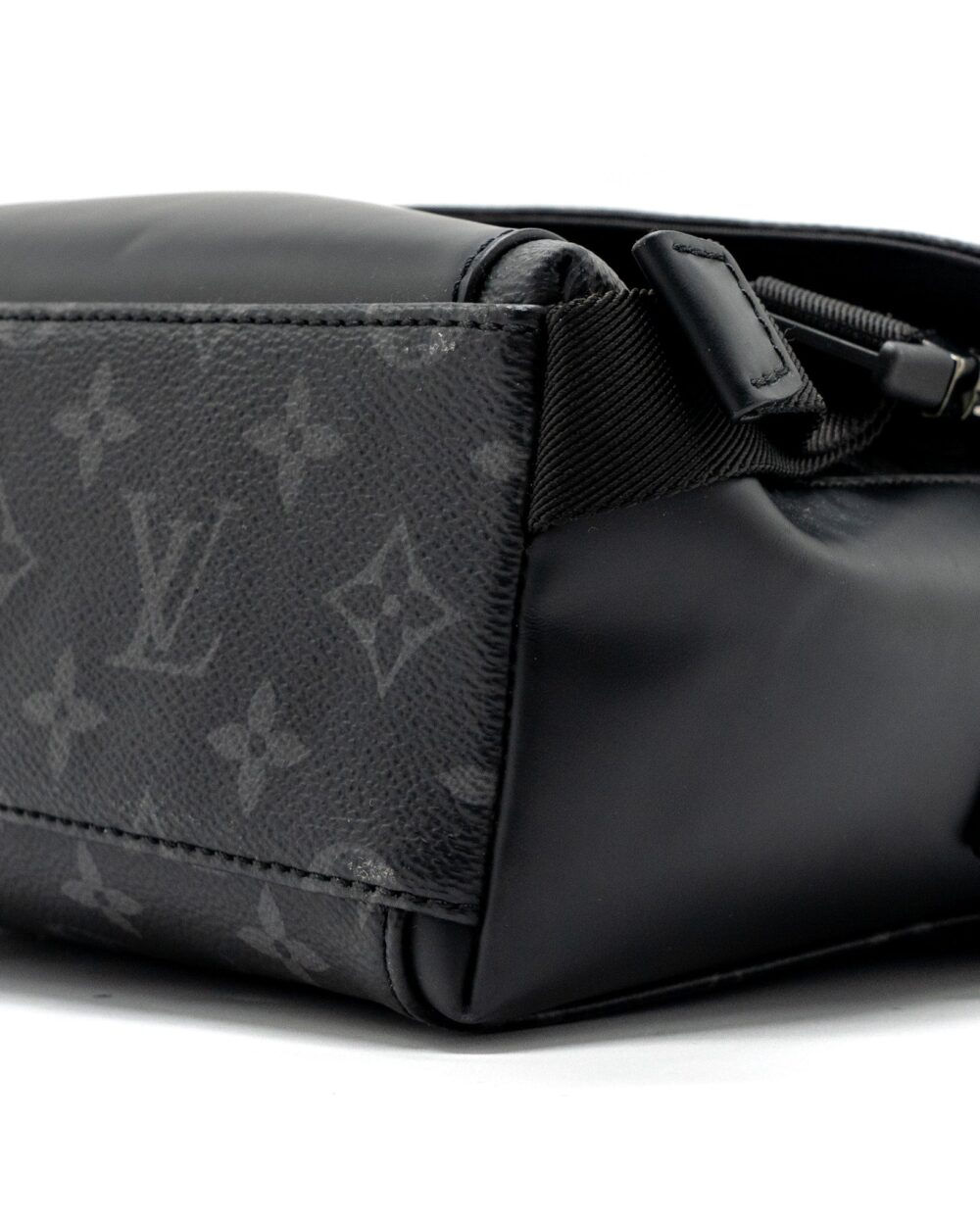 AAA Replica Louis Vuitton LV MESSENGER PM VOYOGER MONOGRAM ECLIPSE CANVAS BLACK SHW