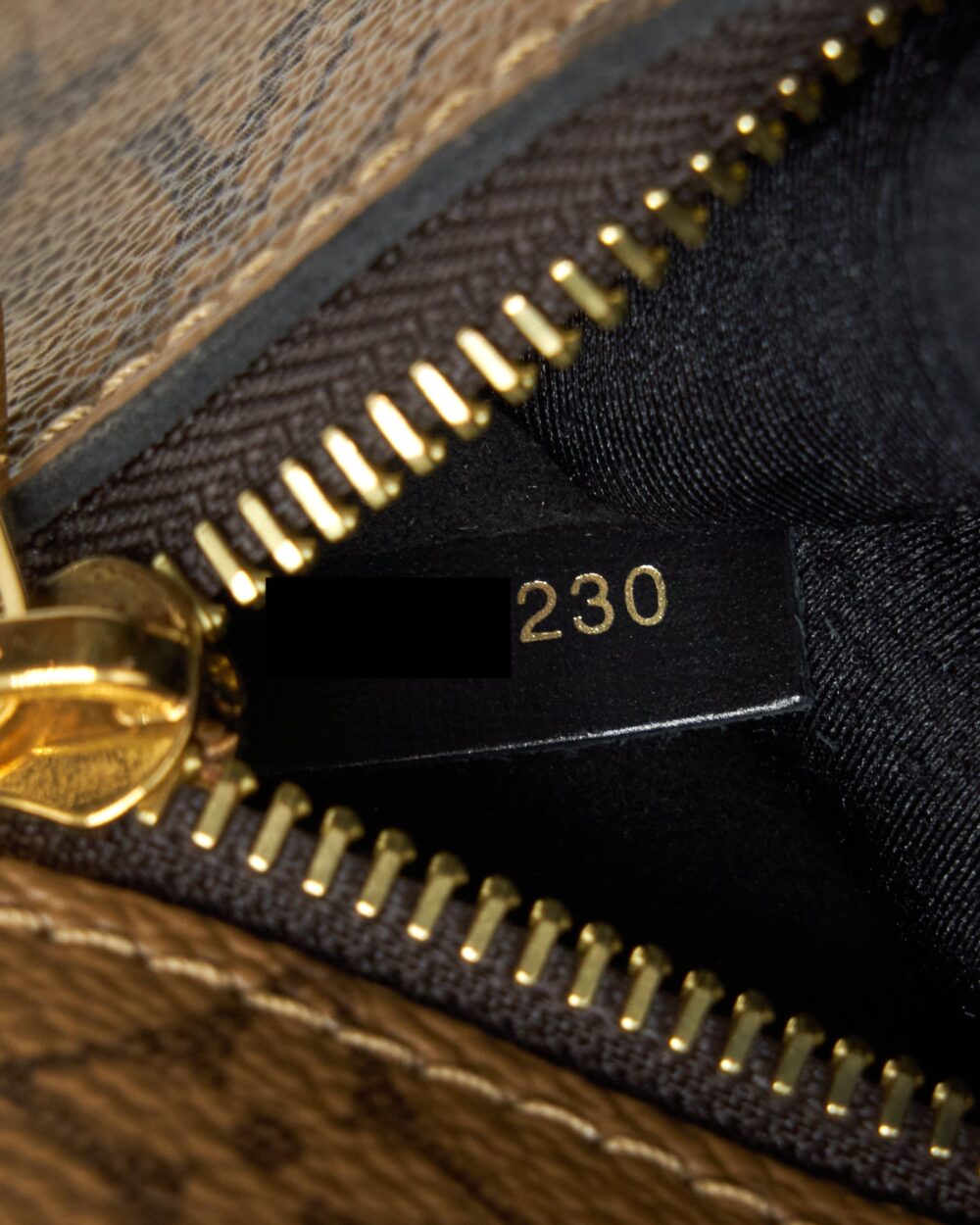 AAA Replica Louis Vuitton LV POCHETTE MÉTIS MONOGRAM REVERSE CANVAS GHW