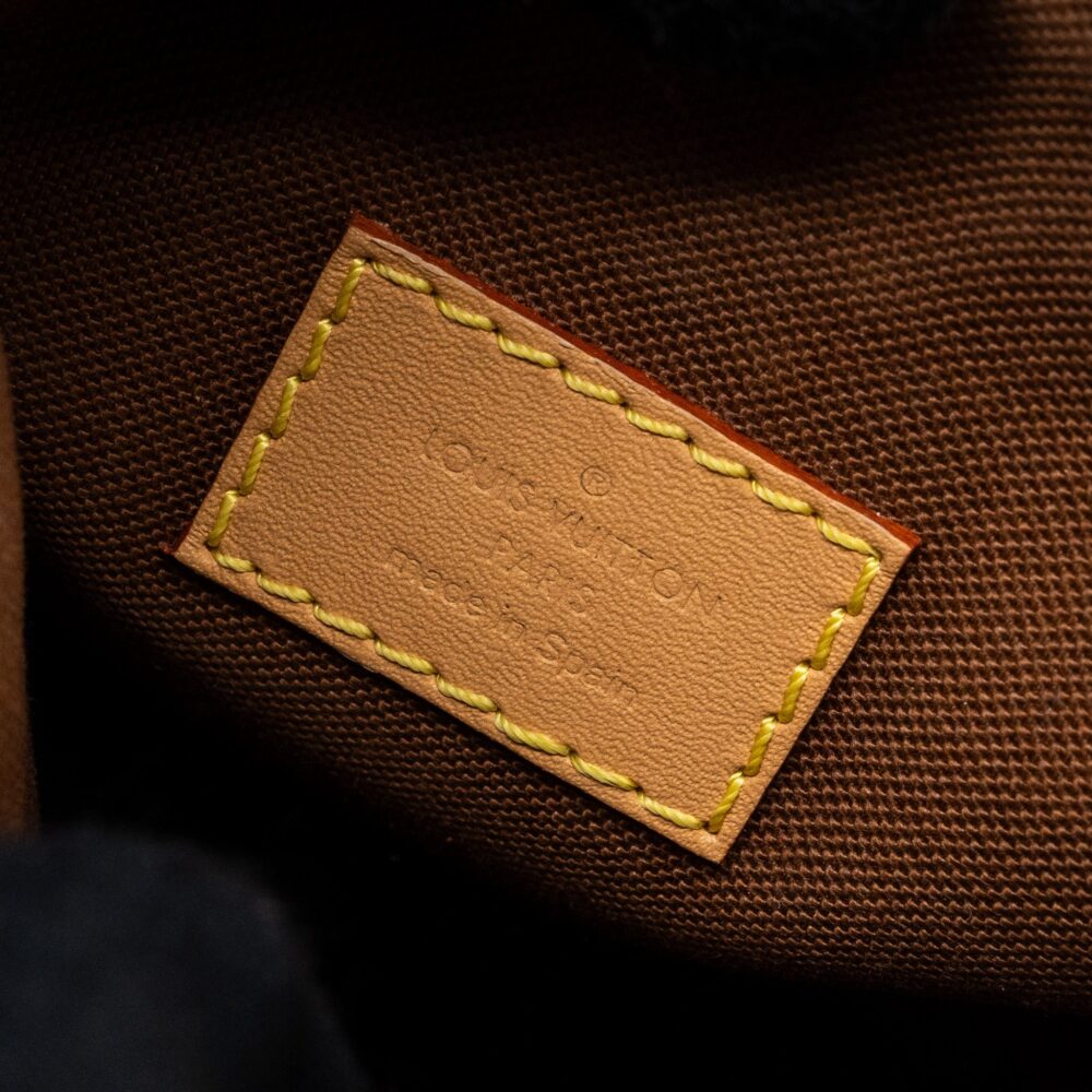 AAA Replica Louis Vuitton LV FOLD ME POUCH MONOGRAM CANVAS GHW (NEW VERSION)