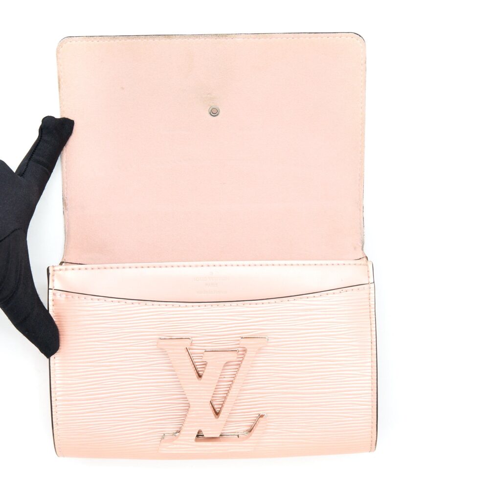 AAA Replica Louis Vuitton LV LOUISE CLUTCH PM EPI LIGHT PINK SHW