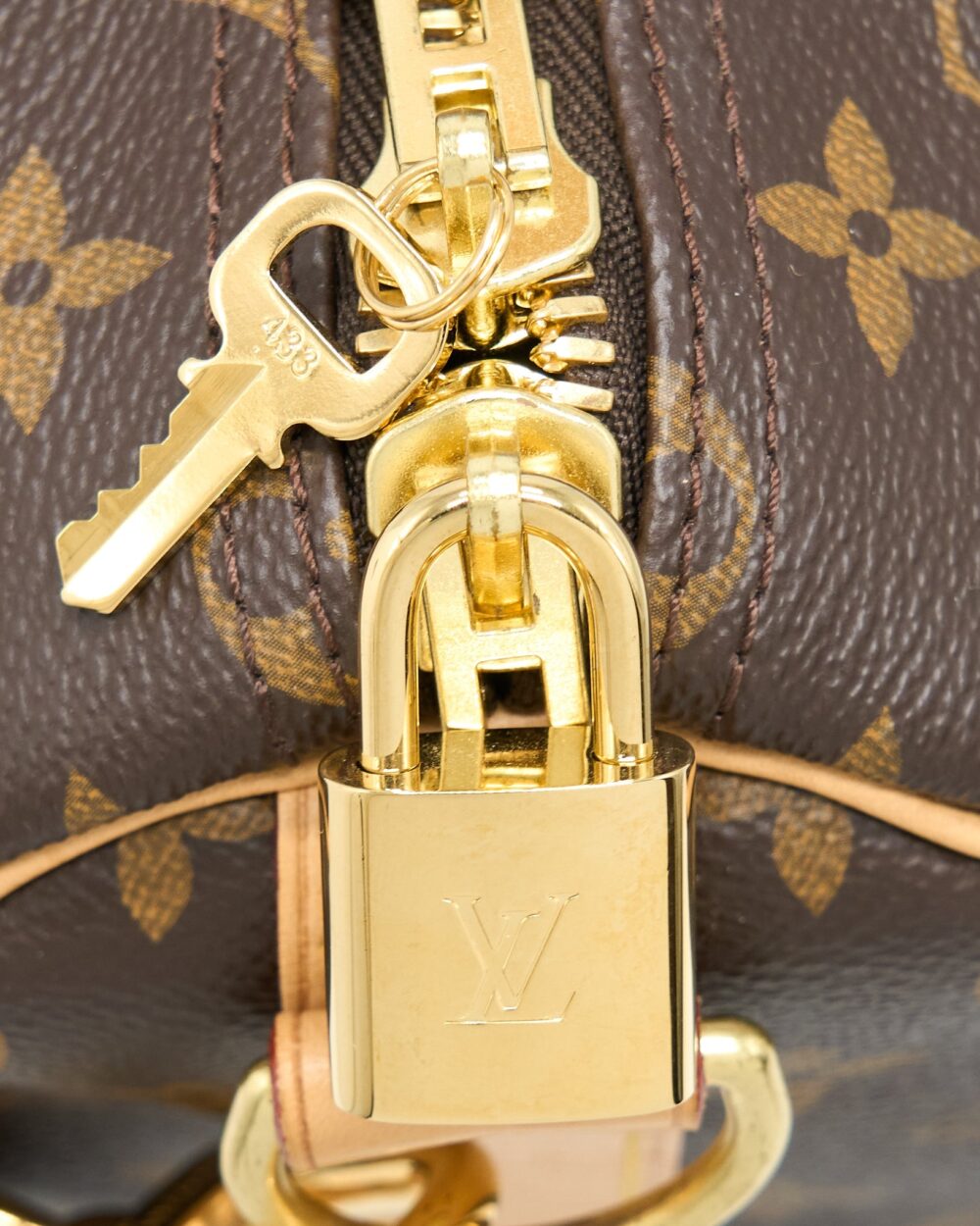 AAA Replica Louis Vuitton LV KEEPALL BANDOULIRE 50 MONOGRAM CANVAS GHW