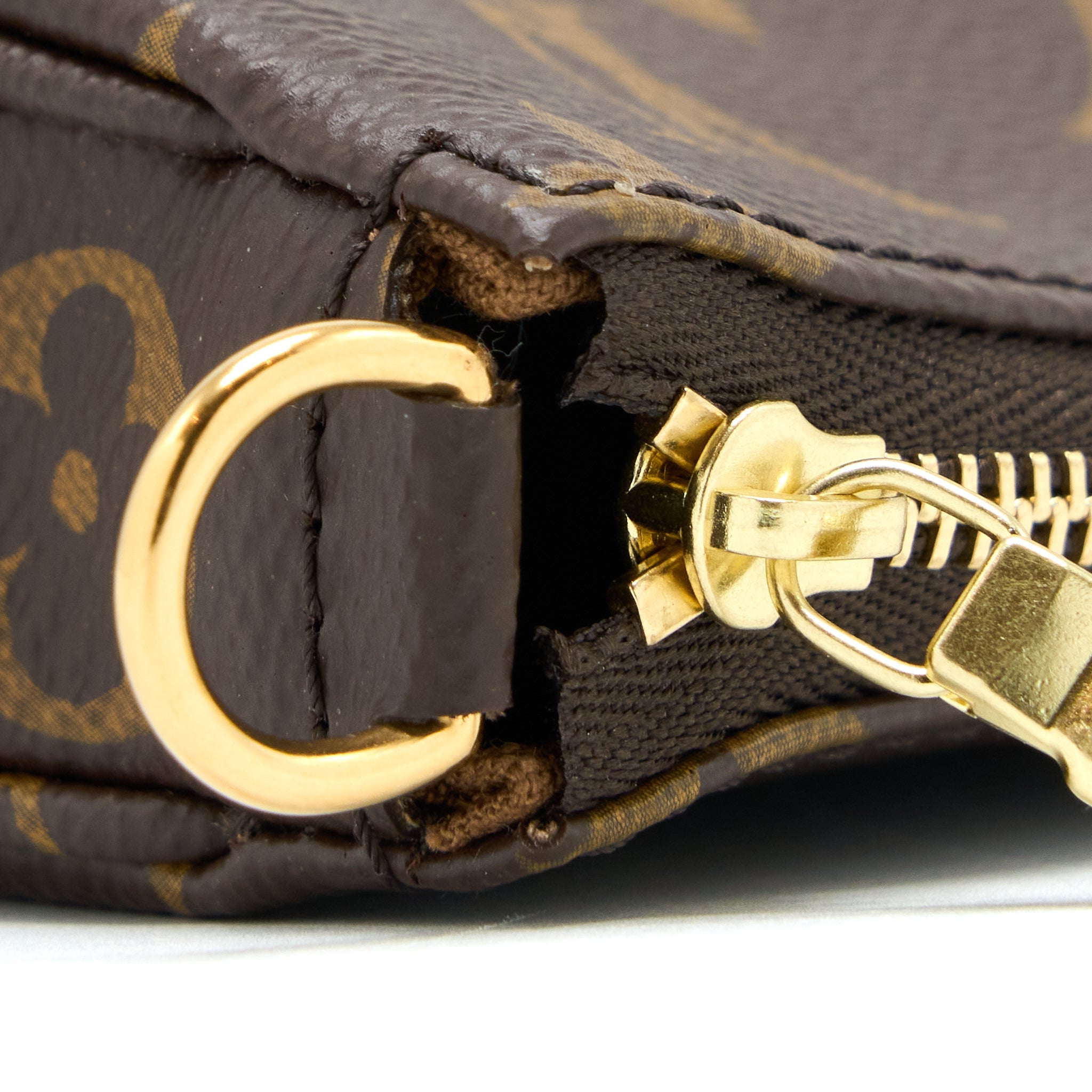 AAA Replica Louis Vuitton LV POCHETTE ACCESSORIES MONOGRAM CANVAS GHW