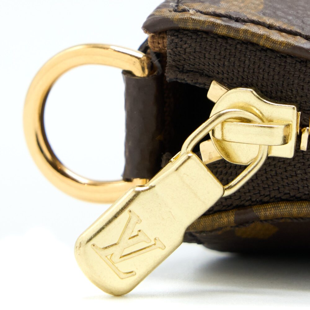 AAA Replica Louis Vuitton LV POCHETTE ACCESSORIES MONOGRAM CANVAS GHW