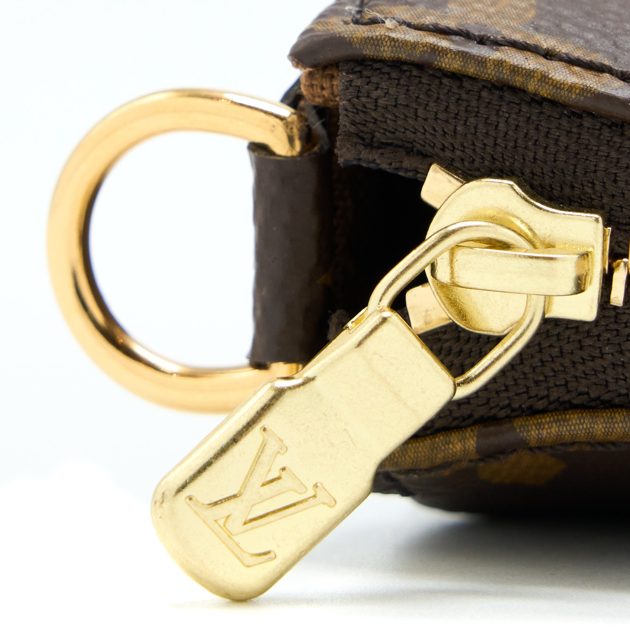 AAA Replica Louis Vuitton LV POCHETTE ACCESSORIES MONOGRAM CANVAS GHW