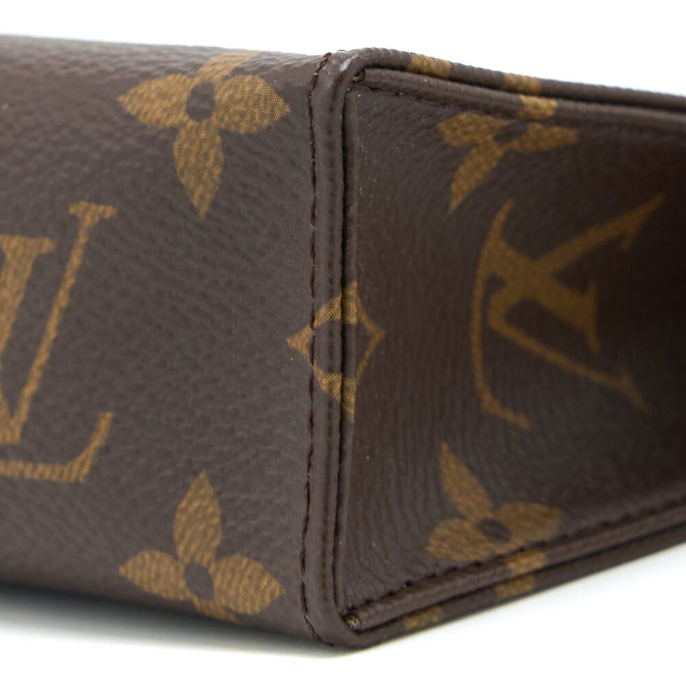 AAA Replica Louis Vuitton LV TOILETRY POCHETTE 15 MONOGRAM CANVAS GHW