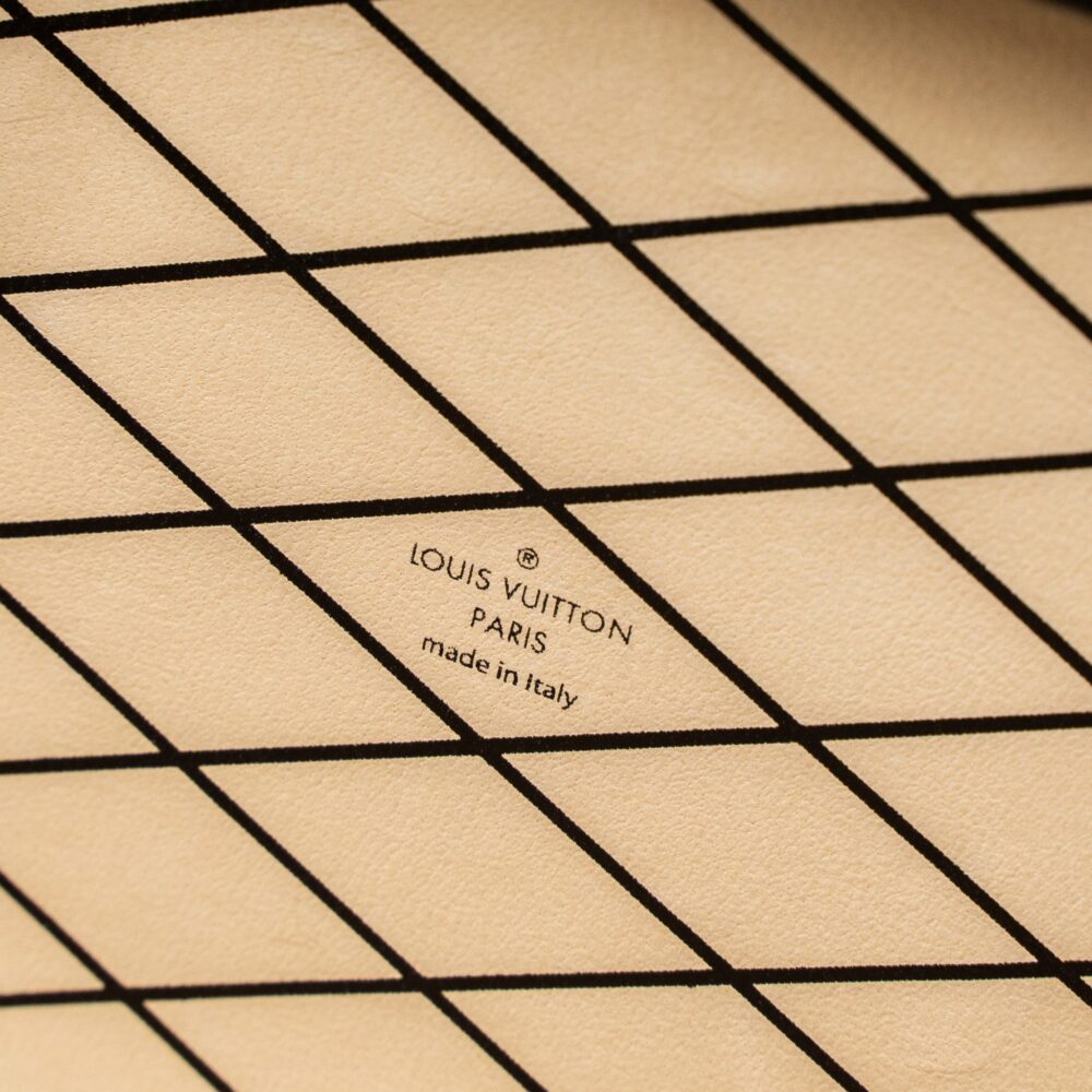 AAA Replica Louis Vuitton LV PETIT MALLE EPI WHITE/BLACK GHW