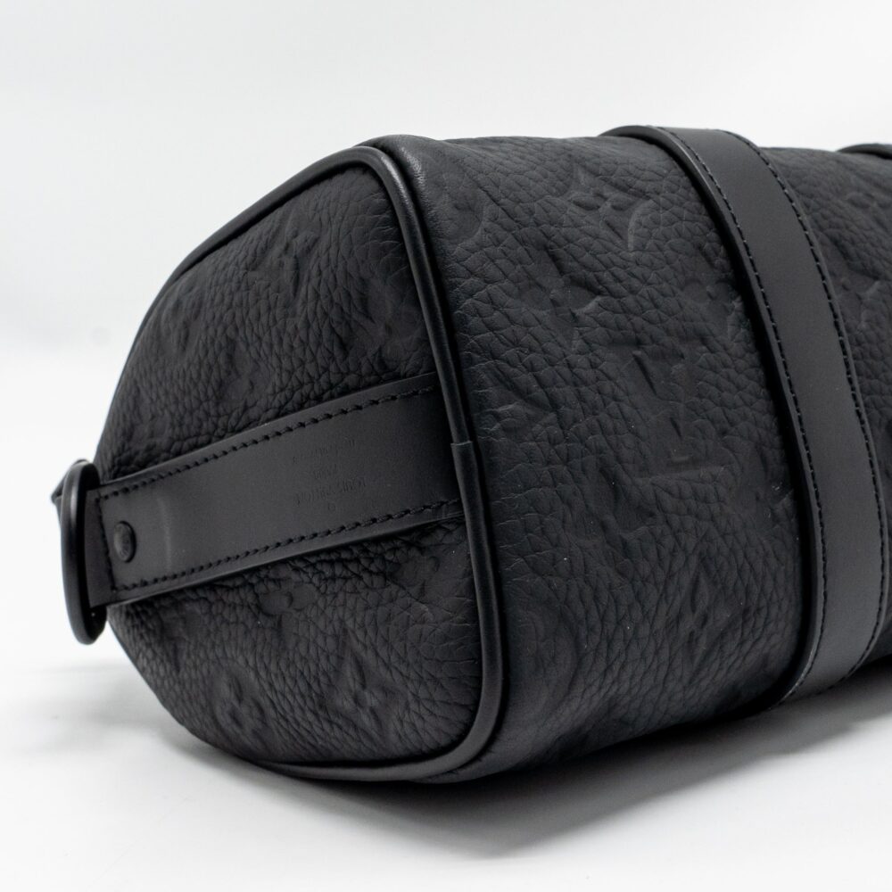 AAA Replica Louis Vuitton LV KEEPALL BANDOULIERE 25 MONOGRAM TAURILLON LEATHER BLACK WITH BLACK HARDWARE