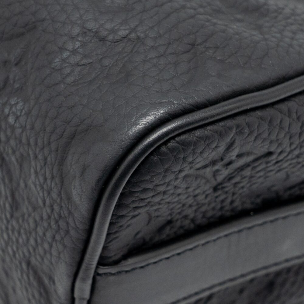 AAA Replica Louis Vuitton LV KEEPALL BANDOULIERE 25 MONOGRAM TAURILLON LEATHER BLACK WITH BLACK HARDWARE