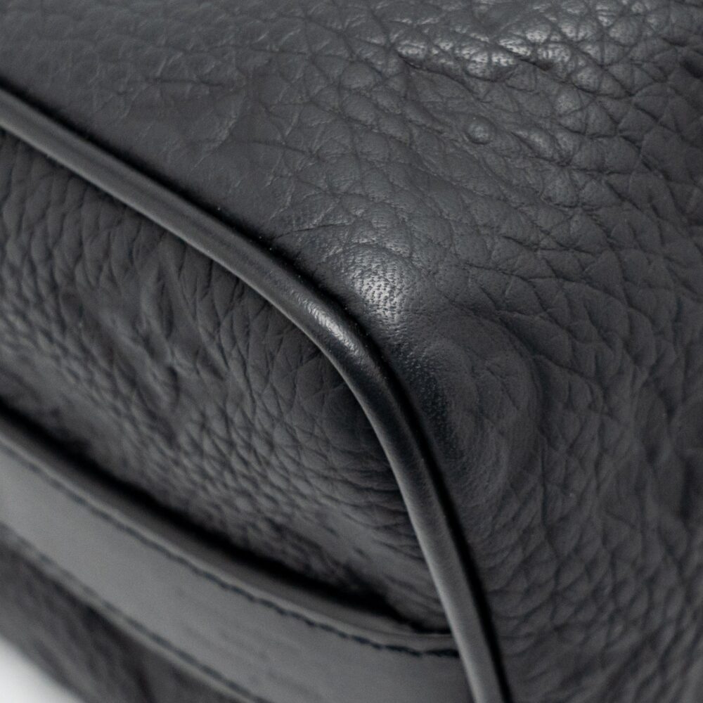 AAA Replica Louis Vuitton LV KEEPALL BANDOULIERE 25 MONOGRAM TAURILLON LEATHER BLACK WITH BLACK HARDWARE