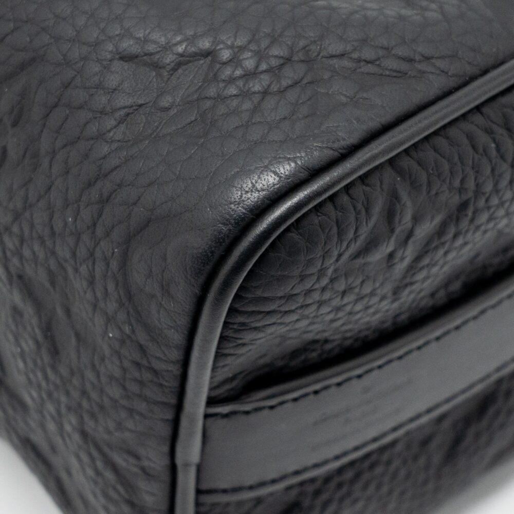 AAA Replica Louis Vuitton LV KEEPALL BANDOULIERE 25 MONOGRAM TAURILLON LEATHER BLACK WITH BLACK HARDWARE