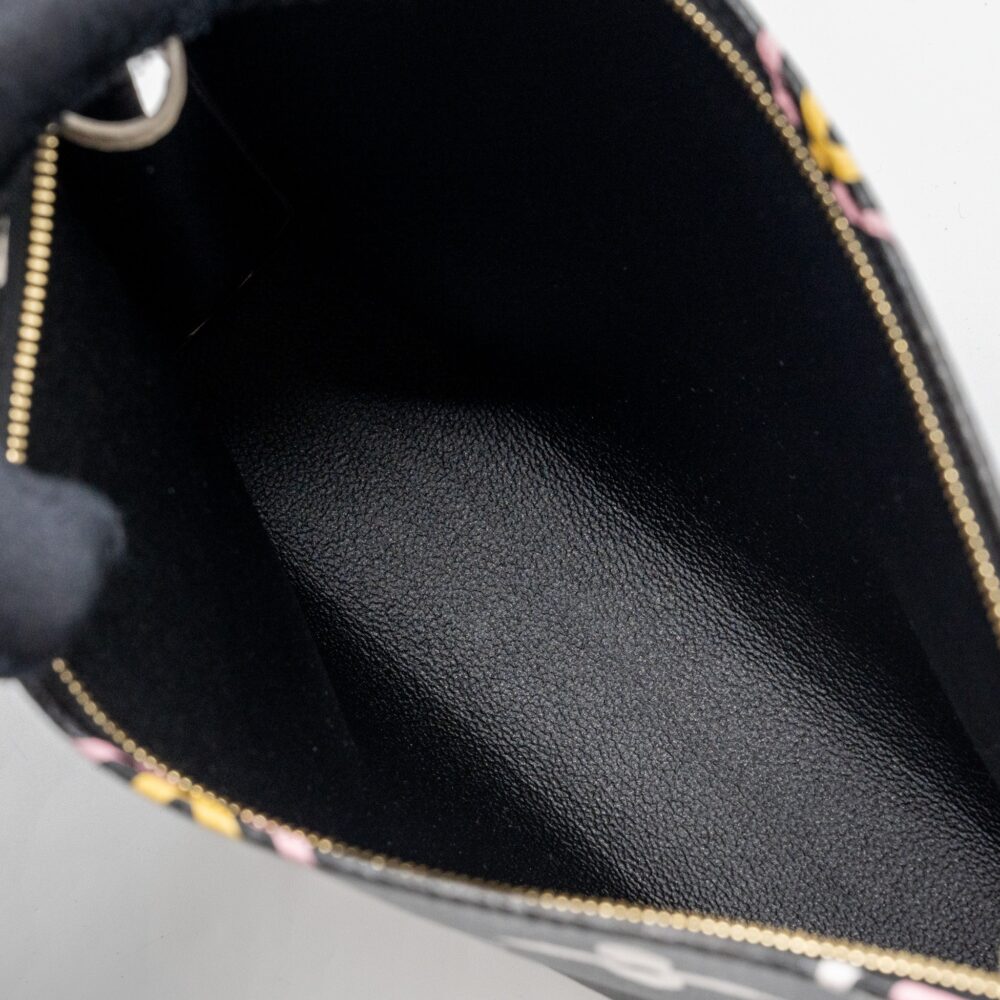 AAA Replica Louis Vuitton LV WILD AT HEART TOILETRY POCHETTE CANVAS BLACK / WHITE/ PINK GHW