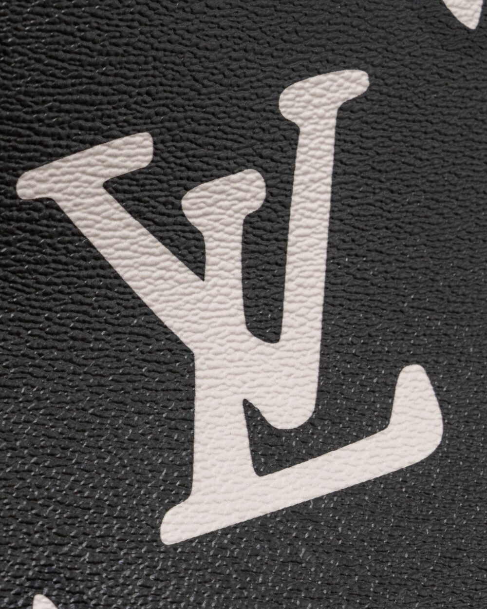 AAA Replica Louis Vuitton LV WILD AT HEART TOILETRY POCHETTE CANVAS BLACK / WHITE/ PINK GHW