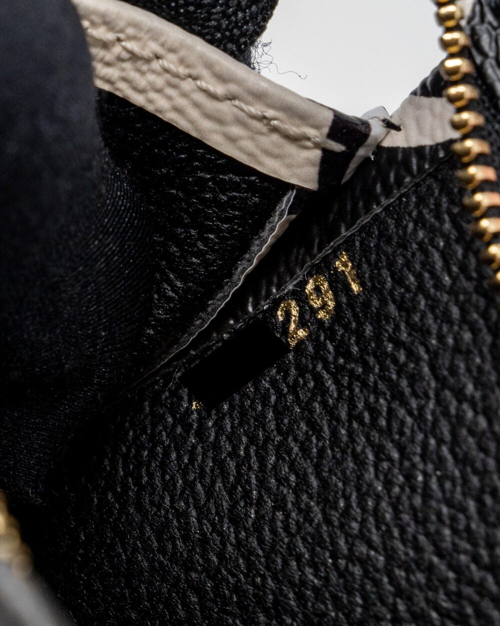 AAA Replica Louis Vuitton LV WILD AT HEART TOILETRY POCHETTE CANVAS BLACK / WHITE/ PINK GHW