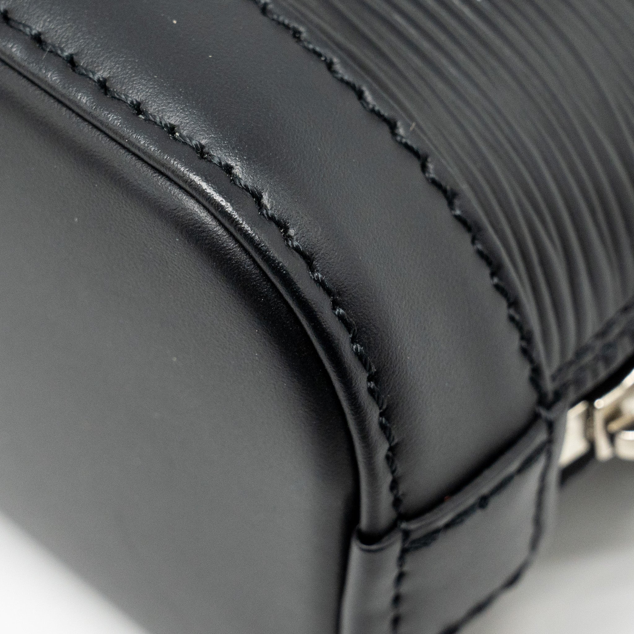 AAA Replica Louis Vuitton LV ALMA NANO EPI BLACK SHW