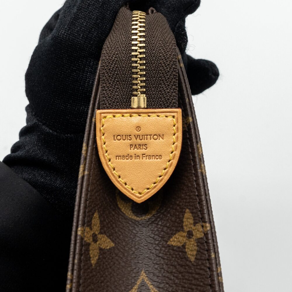 AAA Replica Louis Vuitton LV TOILETRY POCHETTE 26 MONOGRAM CANVAS GHW
