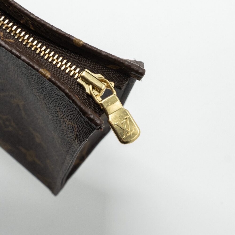 AAA Replica Louis Vuitton LV TOILETRY POCHETTE 26 MONOGRAM CANVAS GHW