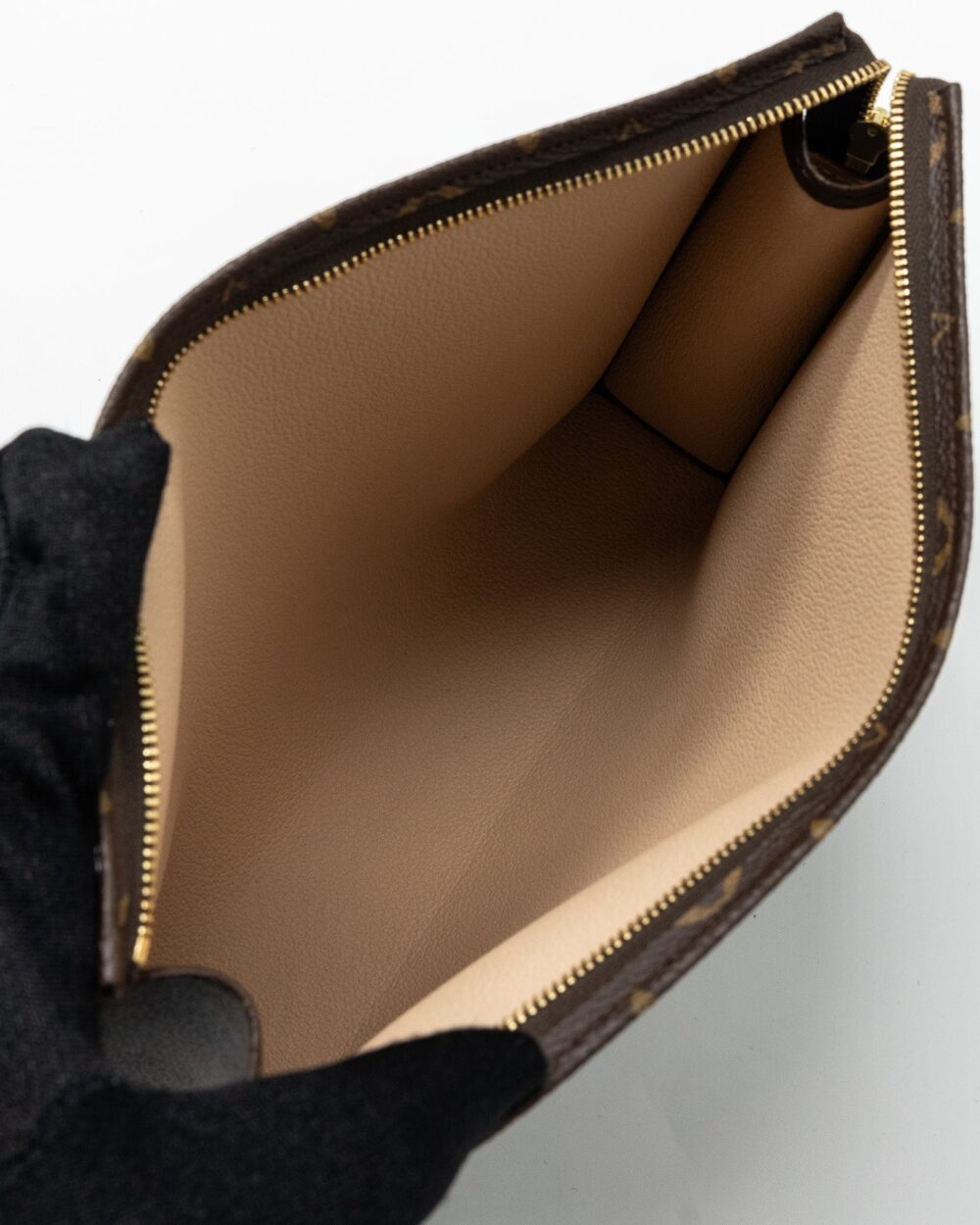 AAA Replica Louis Vuitton LV TOILETRY POCHETTE 26 MONOGRAM CANVAS GHW