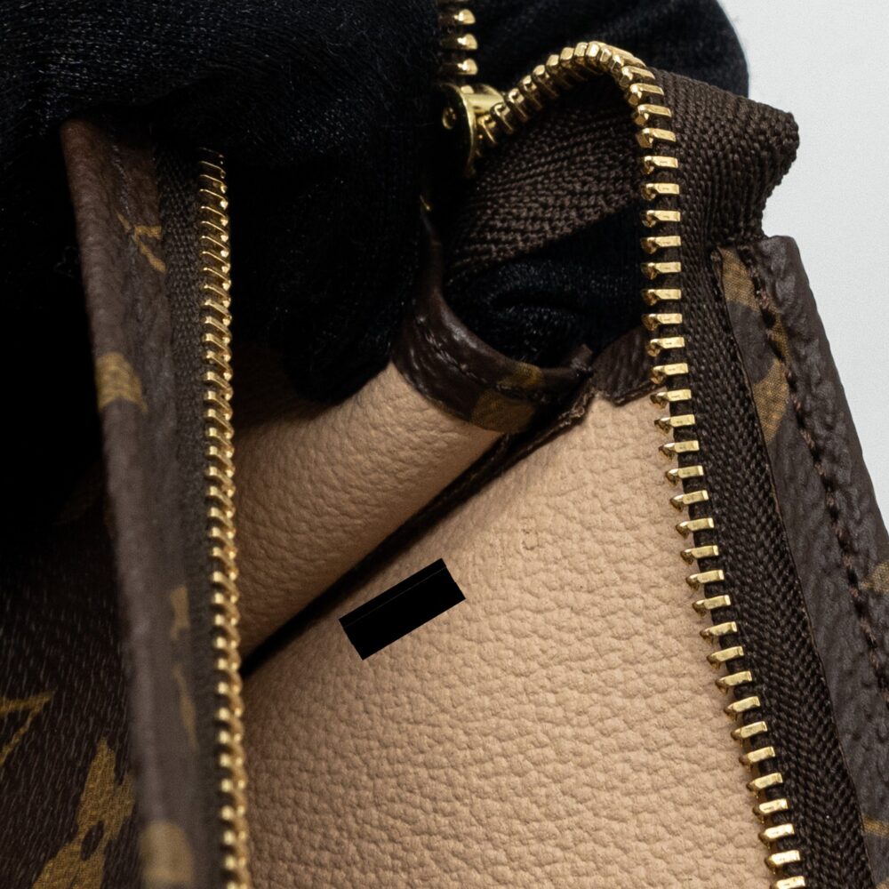 AAA Replica Louis Vuitton LV TOILETRY POCHETTE 26 MONOGRAM CANVAS GHW