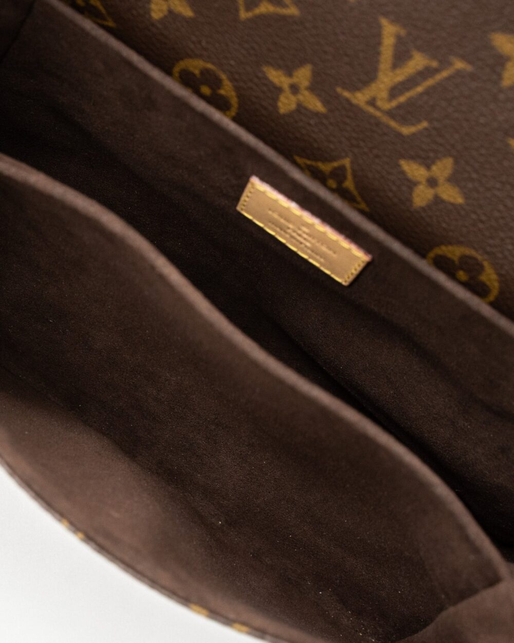 AAA Replica Louis Vuitton LV POCHETTE MÉTIS MONOGRAM CANVAS GHW (NEW VERSION)