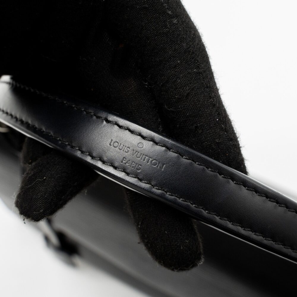 AAA Replica Louis Vuitton LV CLUNY MM EPI BLACK SHW