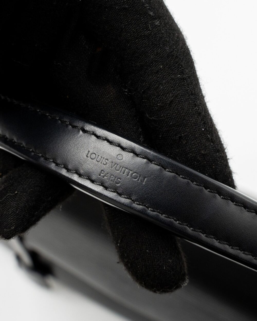 AAA Replica Louis Vuitton LV CLUNY MM EPI BLACK SHW